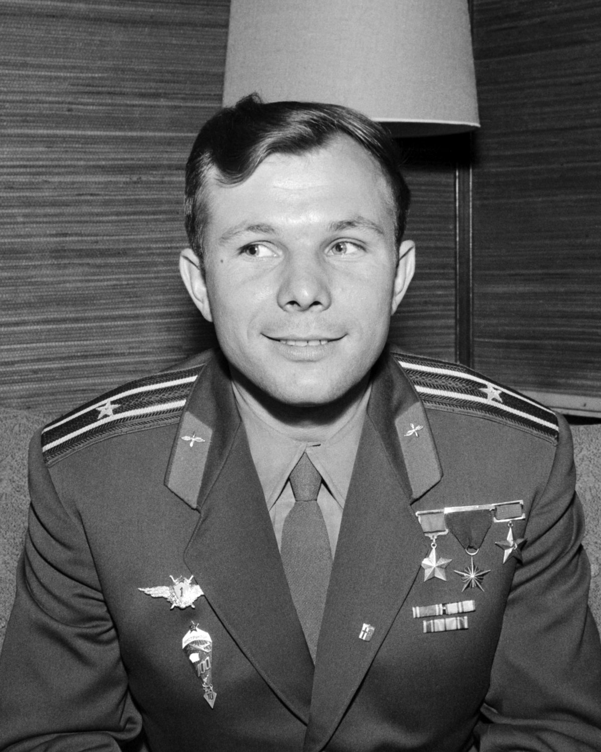 Юрий Гагарин на пресс-конференции в Финляндии, 1961 год